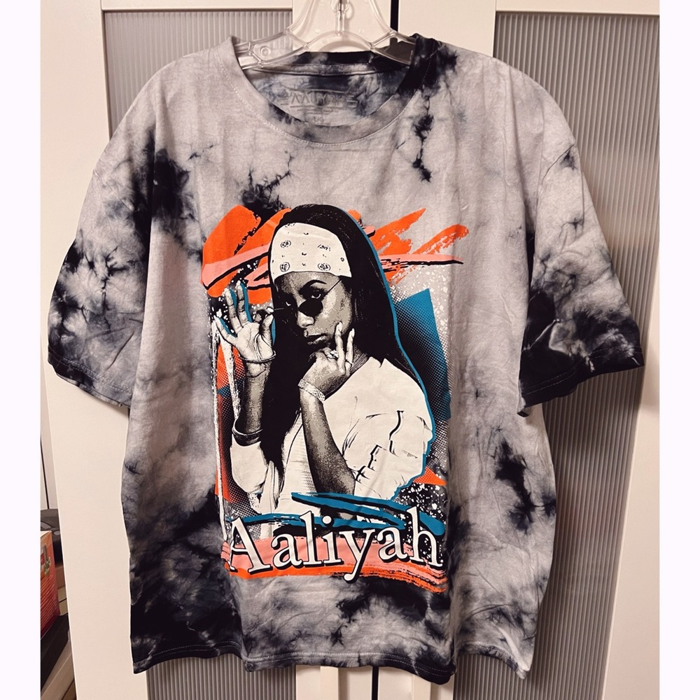 NWOT Aaliyah Graphic Tie Dye Tee T-shirt Size L